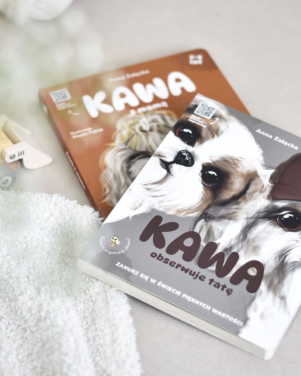 Książki „Kawa obserwuje tatę” i „Kawa z mamą”. Masz wrażenie, że dziecko nie widzi, ile dla niego robisz?